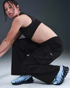 NEW Nike Sportswear
Women's Mid-Rise Oversized Woven Cargo Pants - Size XL